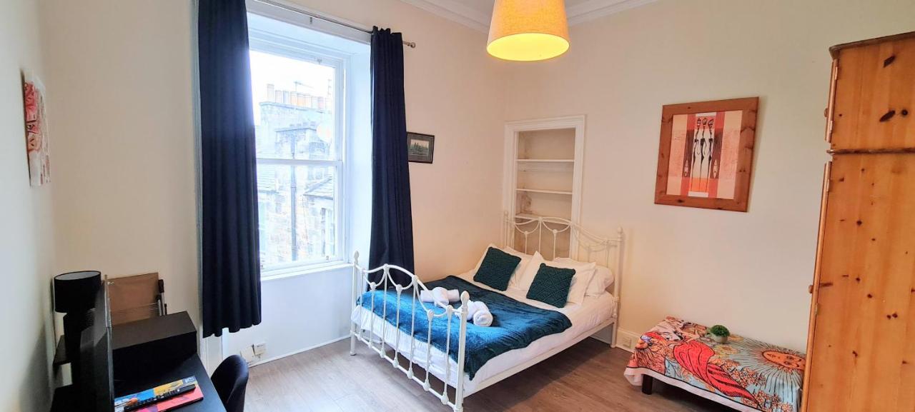 Spacious Ensuite In Centre - Five Star Amenities - Excellent Location EDI